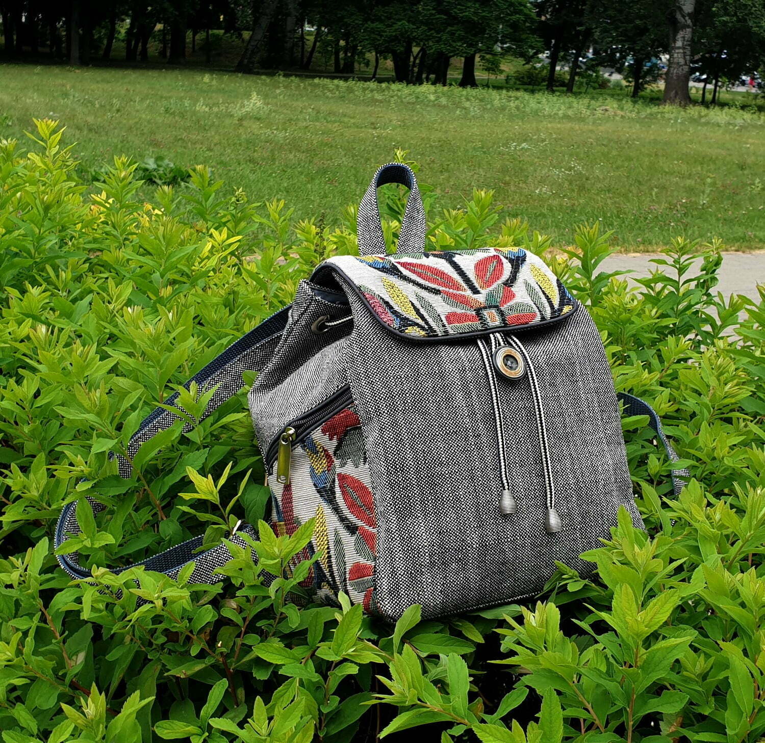 Рюкзак маленький сірий з гобеленовим декором "Квітка"