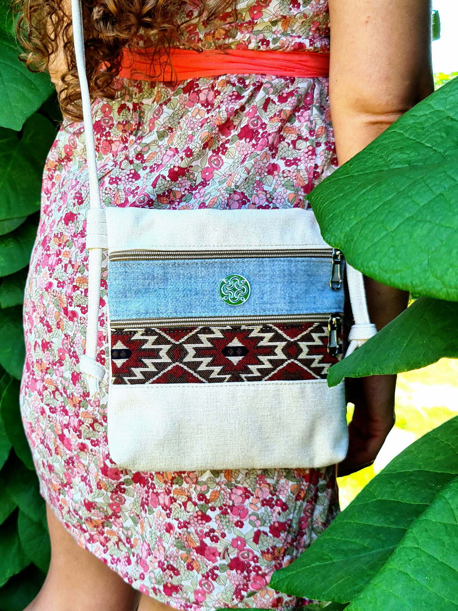 Міні сумка "три кишені" з бордовим орнаментом
