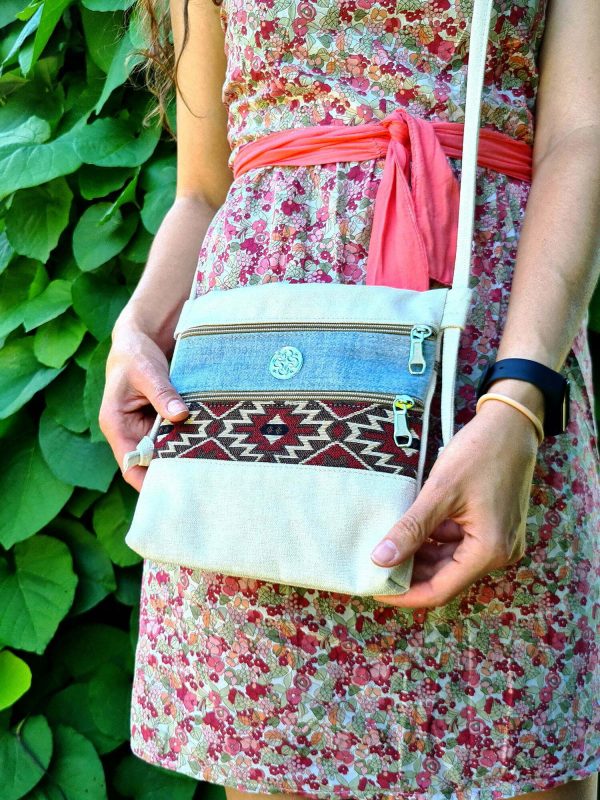 Міні сумка "три кишені" з бордовим орнаментом