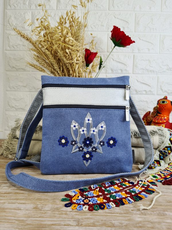 Блакитна сумка з вишивкою "Символи перемоги"