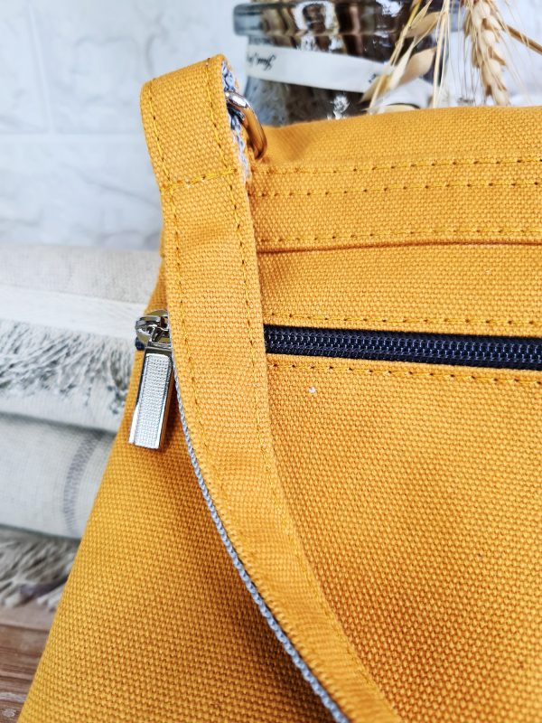 Жовта сумочка з вишивкою "Символи перемоги"