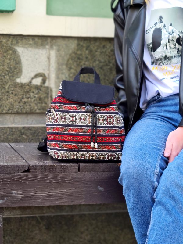 Гобеленовий рюкзак зі смугастим орнаментом