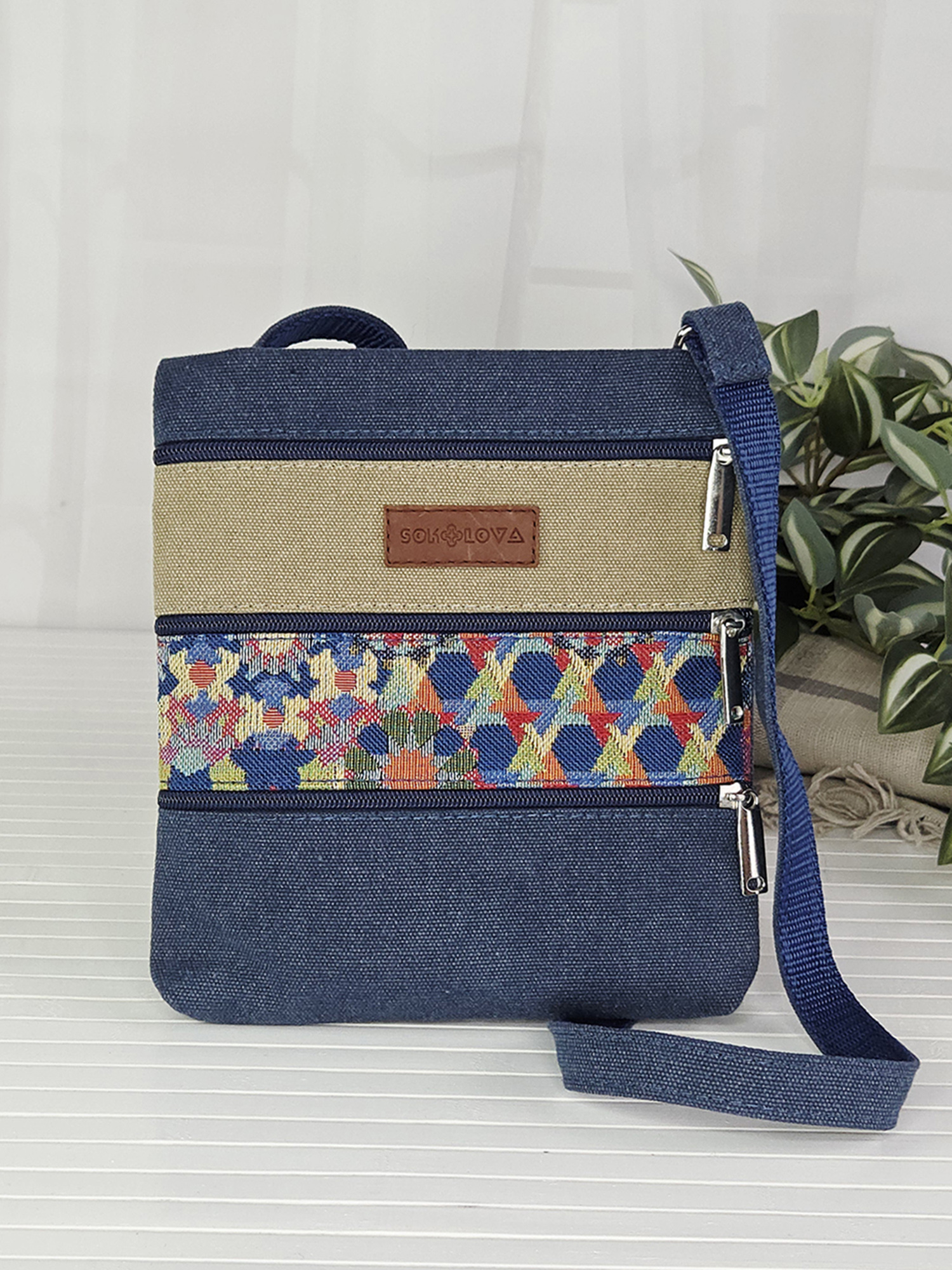 Синя сумка "4 кишені" з квітковим декором