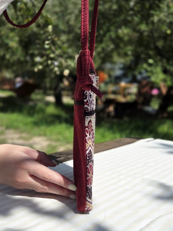 Жіноча сумка з бордовим візерунком
