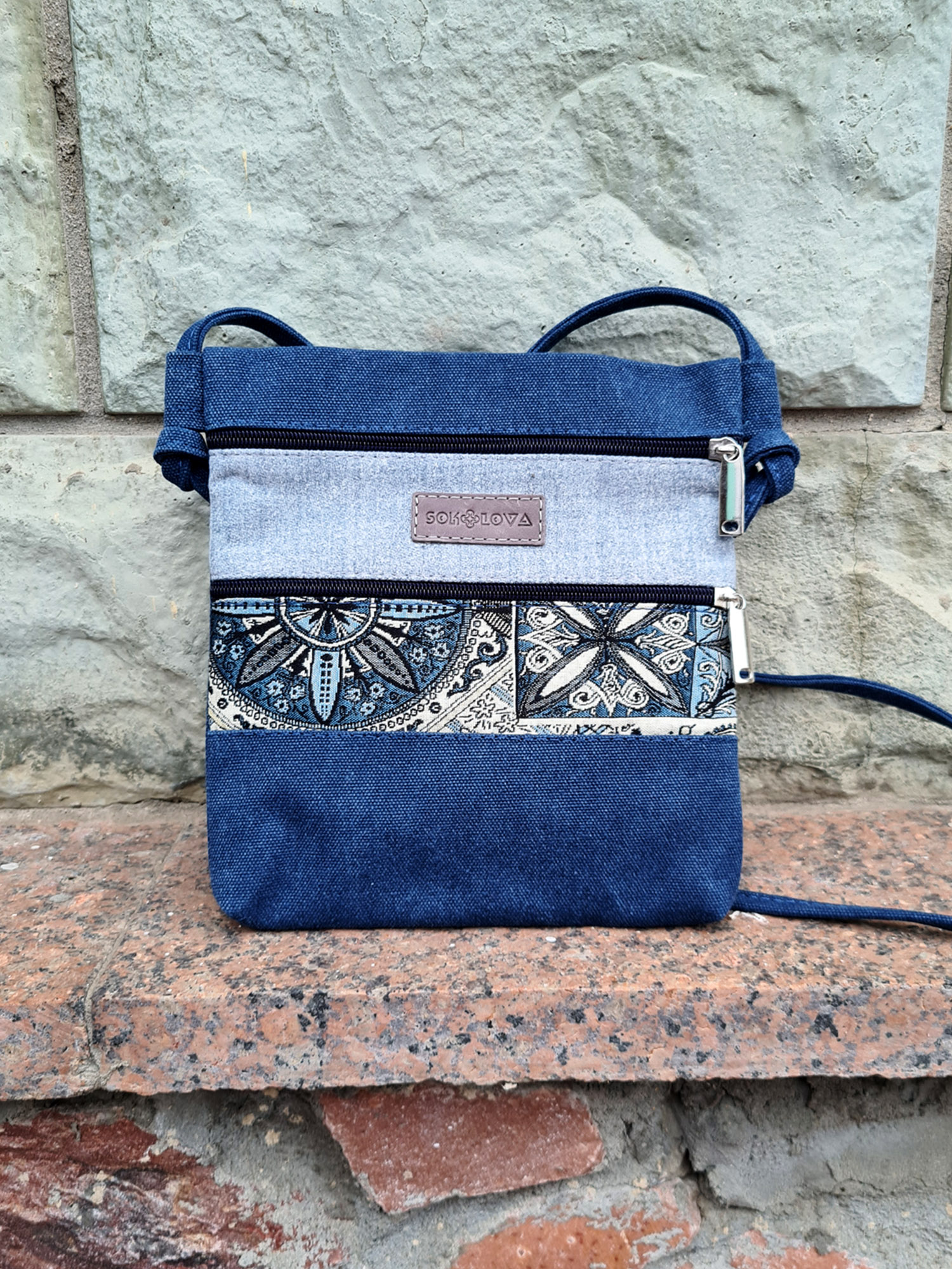 Етно сумочка з синім орнаментом (19125) Синя сумочка з декором Туніс