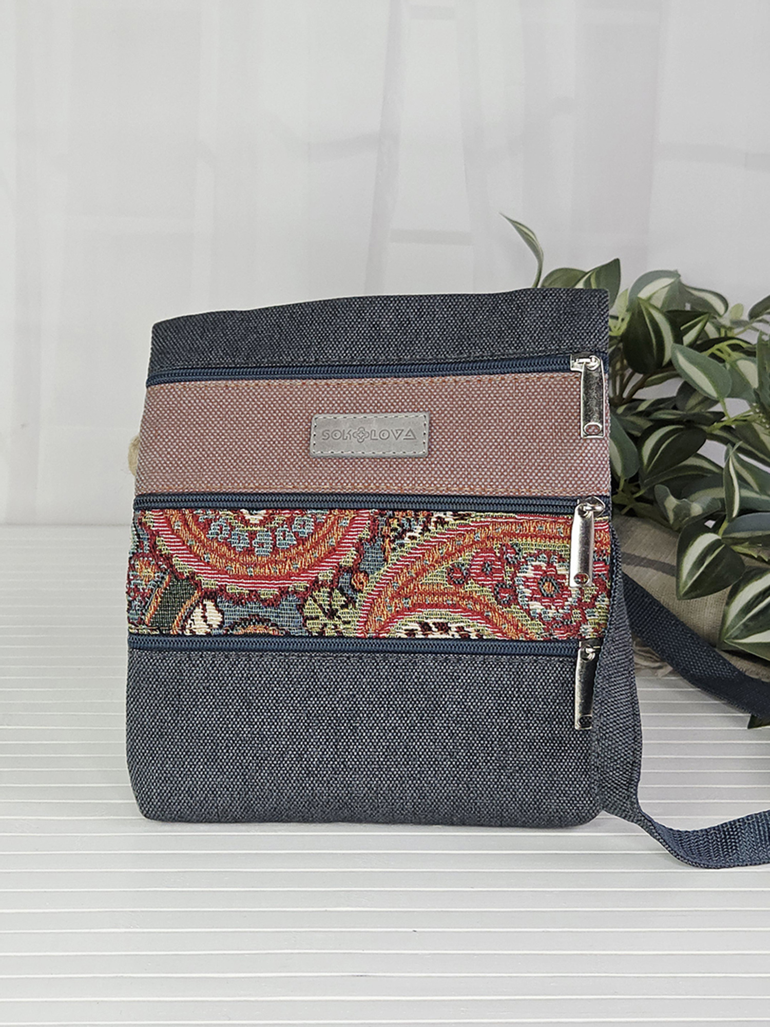 Синя сумка з пудровим декором