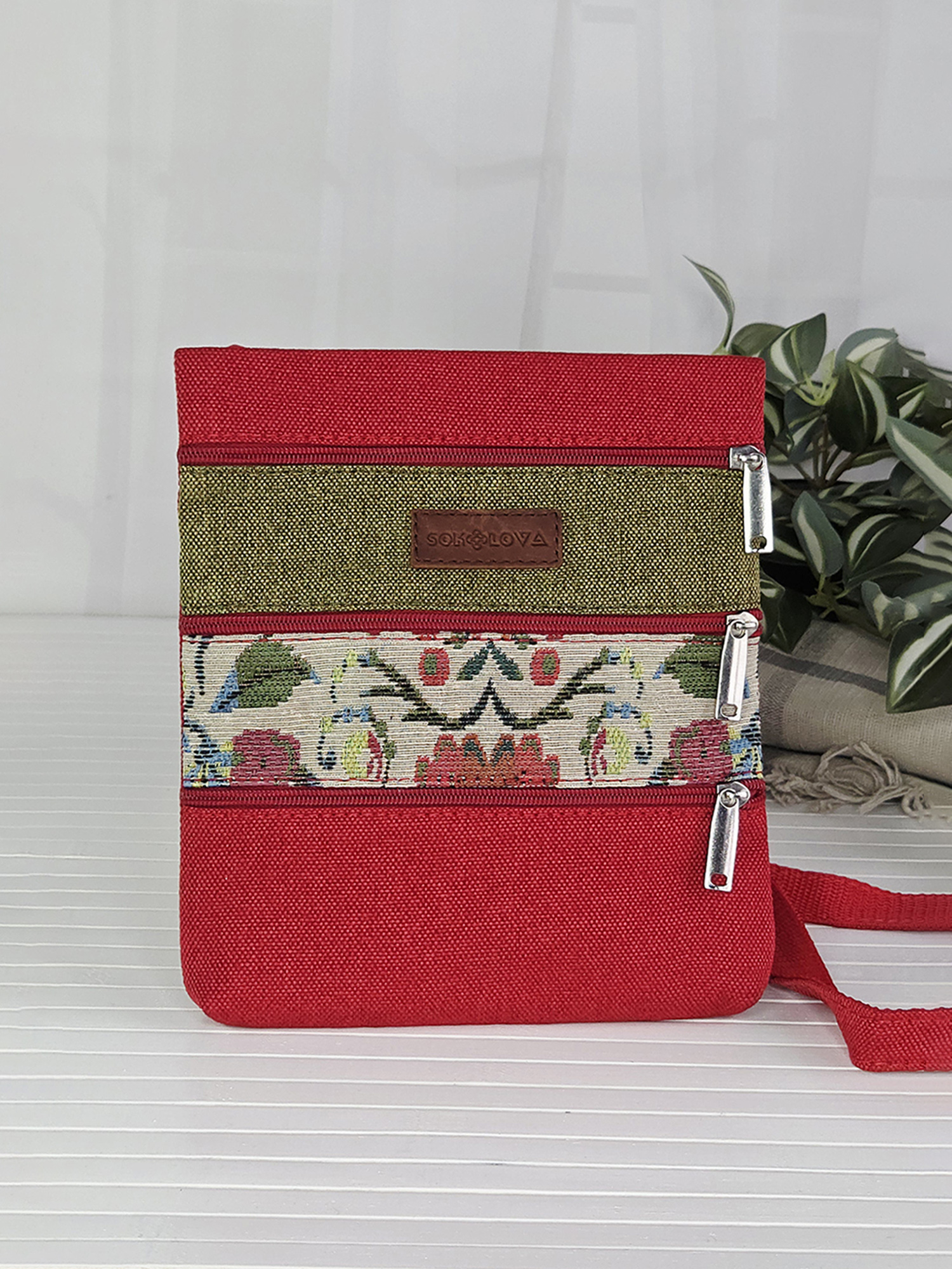 Компактна червона крос-боді