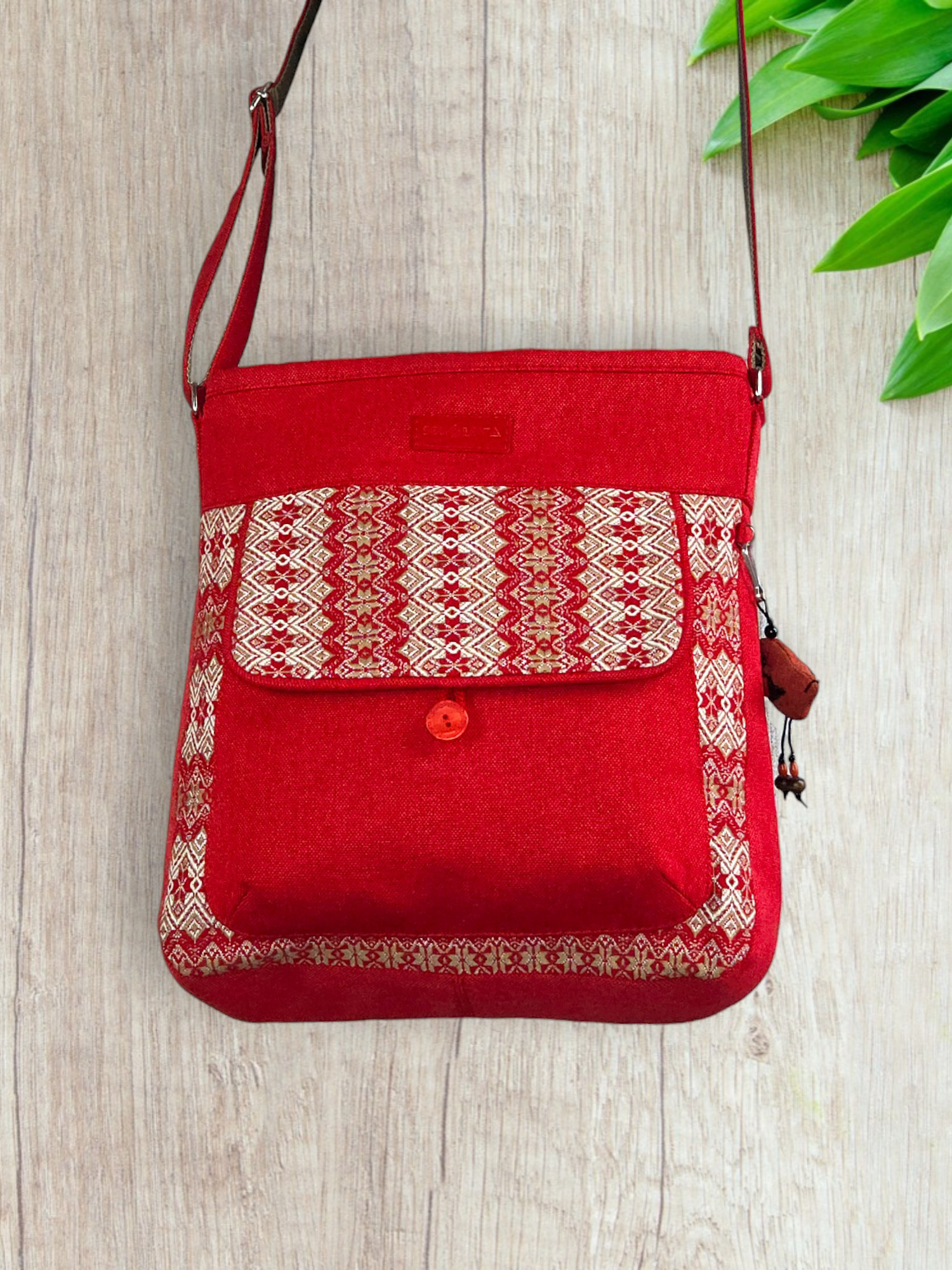 Червона сумка «Мандри» з орнаментом (88006)