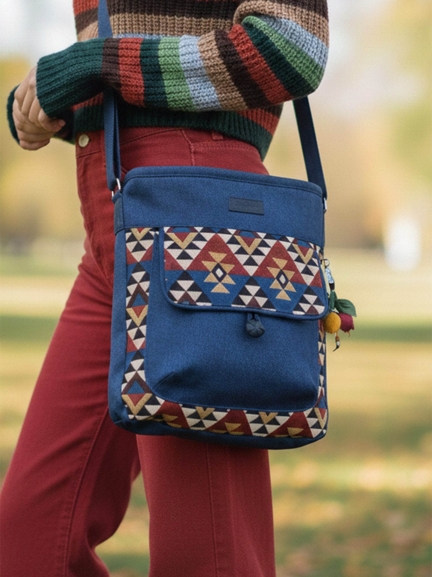 Синя крос-боді «Мандри» з орнаментом (88009) Синя крос-боді «Мандри» з орнаментом (88009)